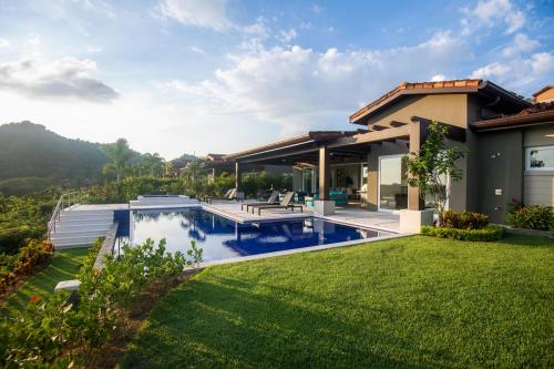 Casa Blue Sail