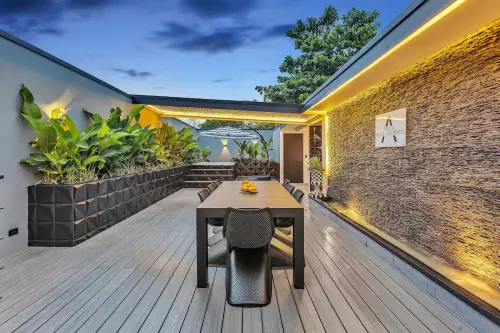 Black & White Villa