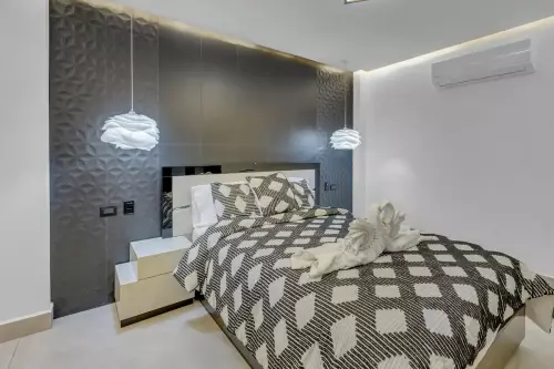 Black & White Villa
