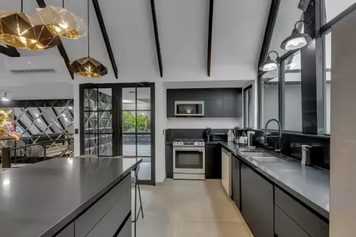 Black & White Villa
