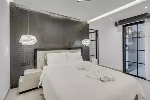 Black & White Villa