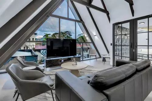 Black & White Villa