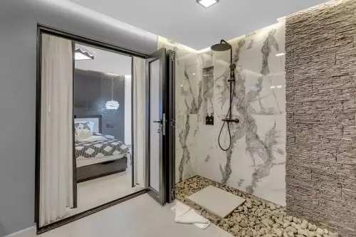 Black & White Villa