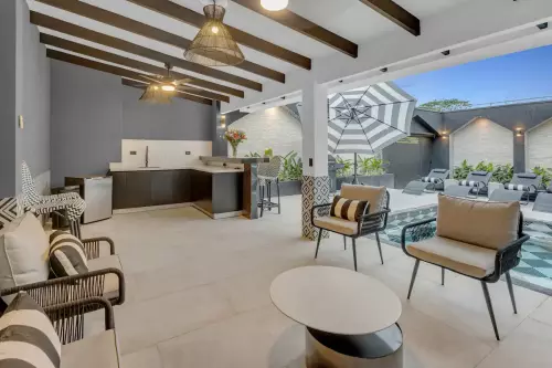Black & White Villa