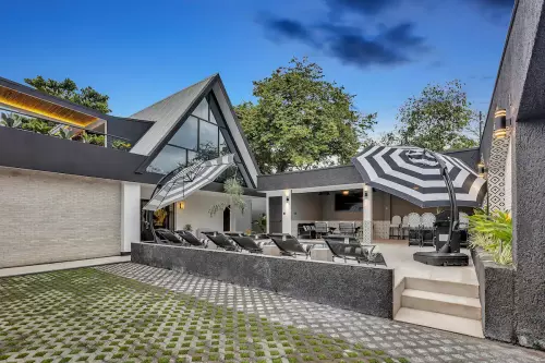 Black & White Villa