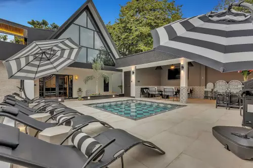 Black & White Villa