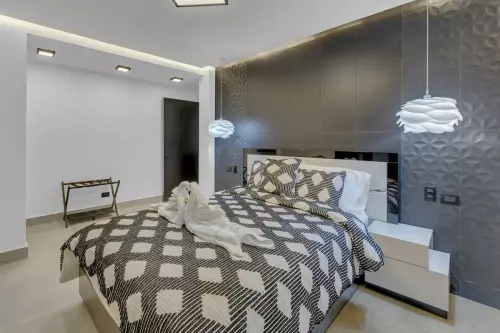 Black & White Villa