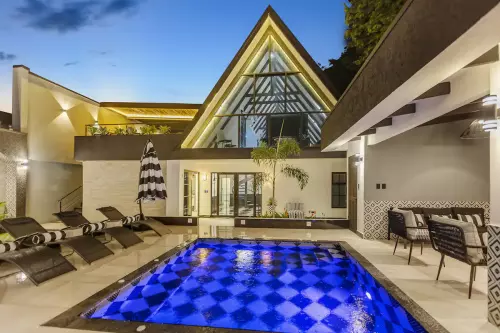 Black & White Villa