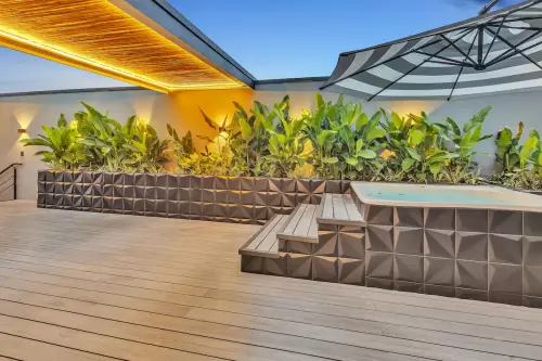 Black & White Villa