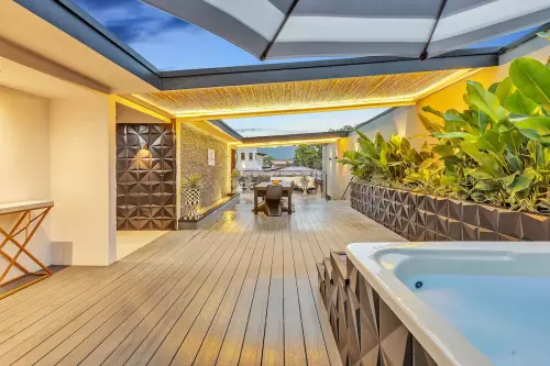 Black & White Villa