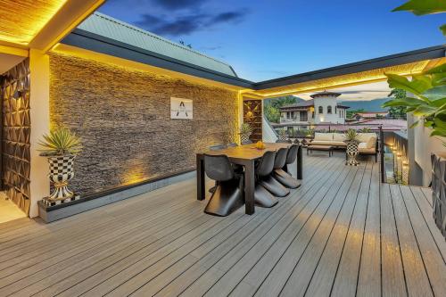 Black & White Villa