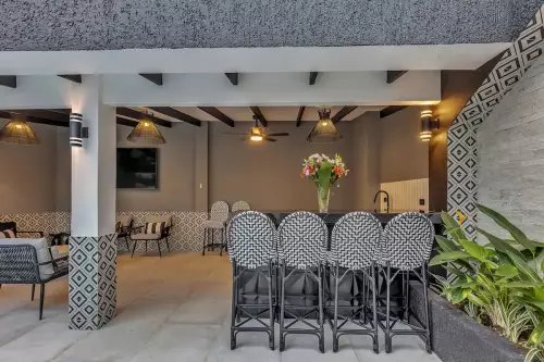 Black & White Villa