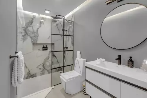 Black & White Villa