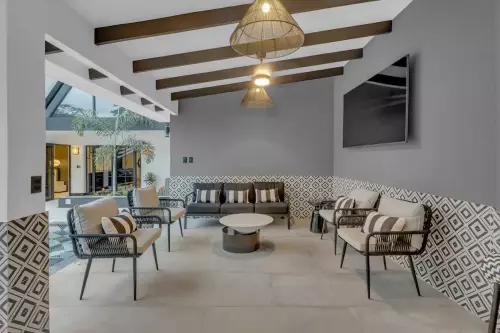 Black & White Villa